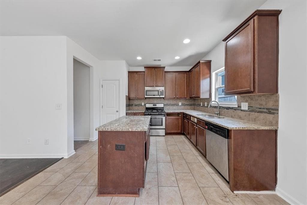 3 bedroom, 3 bathroom, 1,950 sq ft single family residence for sale at 5898 San Gabriel Lane, Atlanta, GA 30349 — photo 9