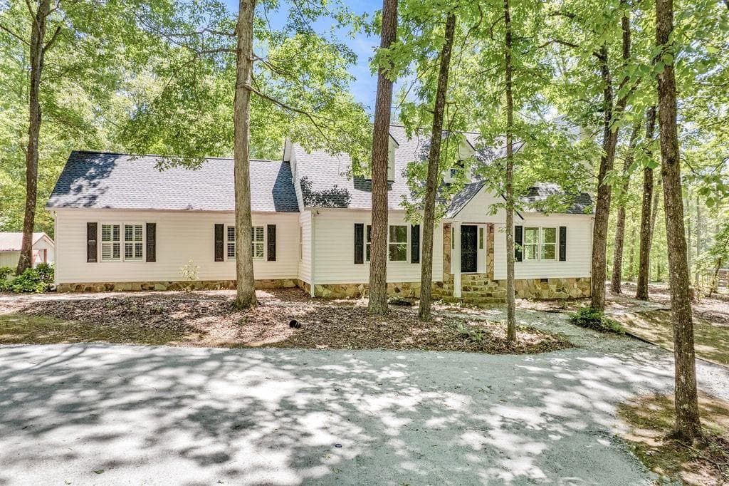 5 bedroom, 4 bathroom, 3,856 sq ft single family residence for sale at 230 Haynes Road, Moreland, GA 30259 — photo 2