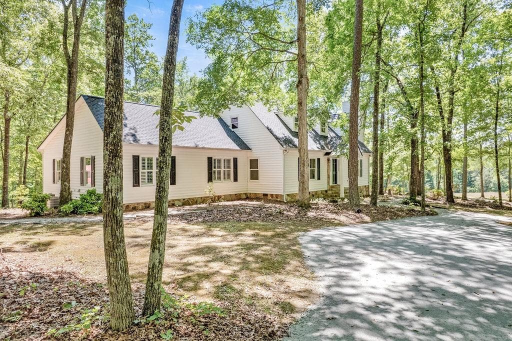 5 bedroom, 4 bathroom, 3,856 sq ft single family residence for sale at 230 Haynes Road, Moreland, GA 30259 — photo 3