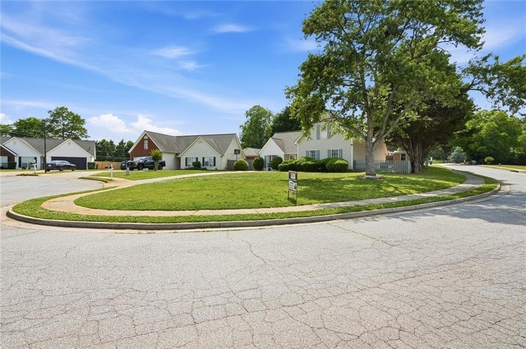 3 bedroom, 2 bathroom, 1,550 sq ft single family residence for rent at 35 Shenandoah Drive, Winder, GA 30680 for $2,400 a month — photo 2