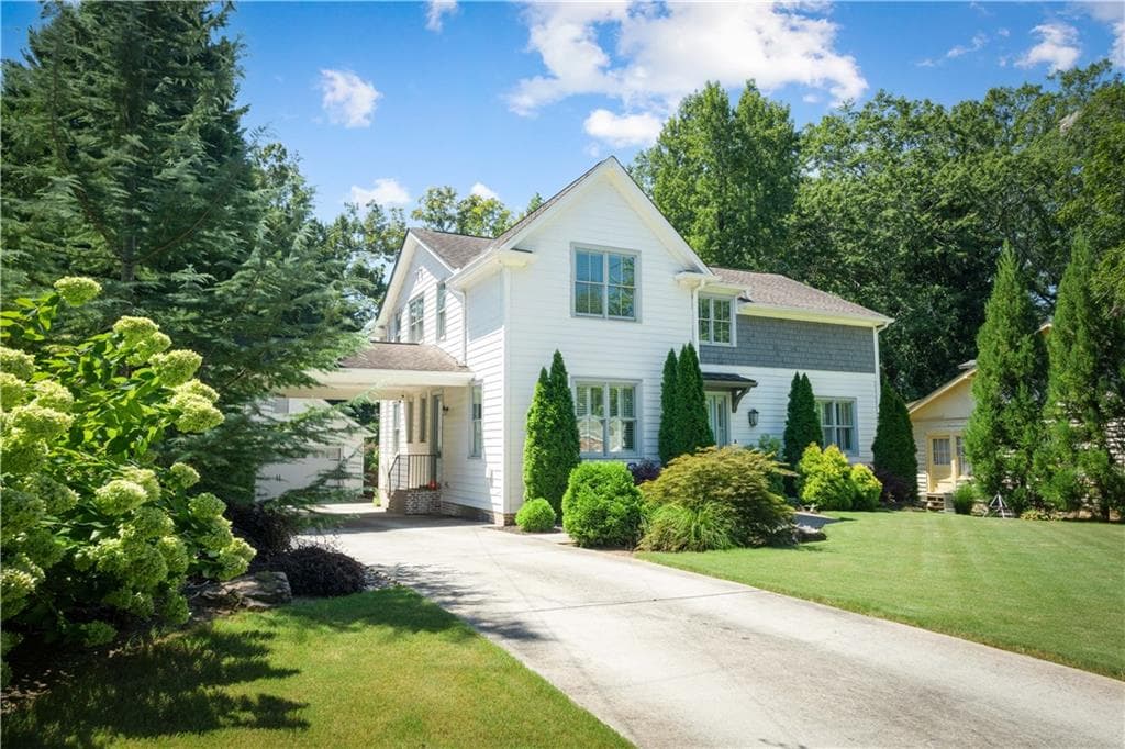 5 bedroom, 3 bathroom, 3,032 sq ft single family residence for sale at 2799 Tupelo Street, Atlanta, GA 30317