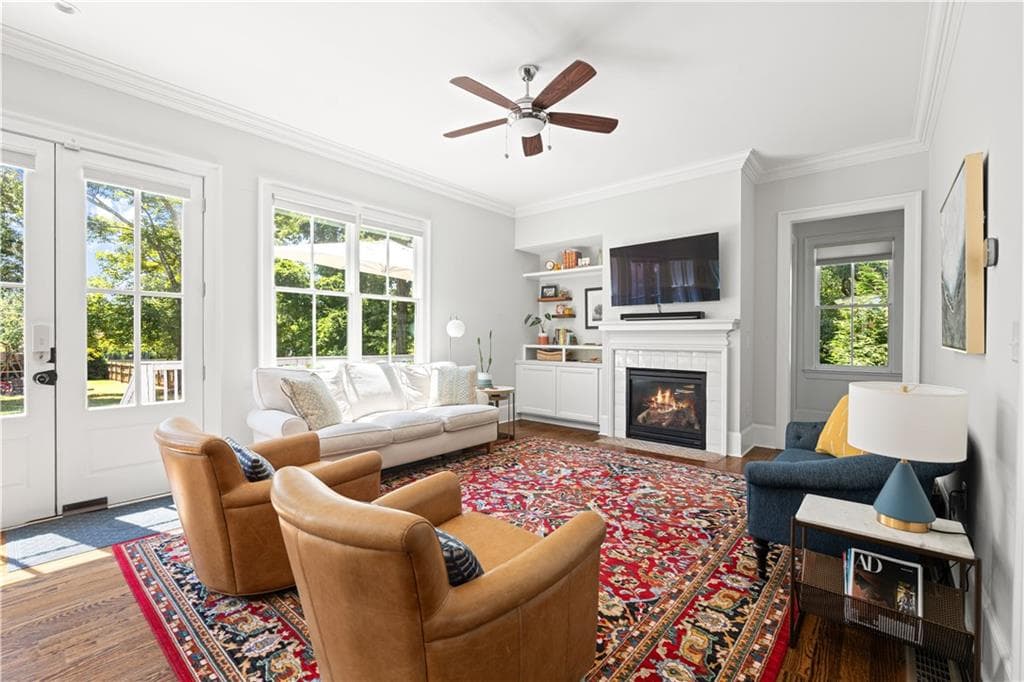 5 bedroom, 3 bathroom, 3,032 sq ft single family residence for sale at 2799 Tupelo Street, Atlanta, GA 30317 — photo 3