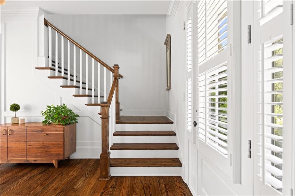 5 bedroom, 3 bathroom, 3,032 sq ft single family residence for sale at 2799 Tupelo Street, Atlanta, GA 30317 — photo 5