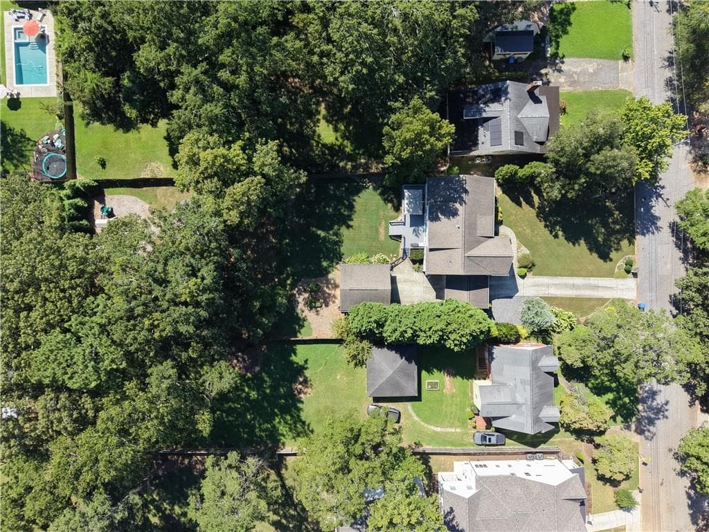 5 bedroom, 3 bathroom, 3,032 sq ft single family residence for sale at 2799 Tupelo Street, Atlanta, GA 30317 — photo 6