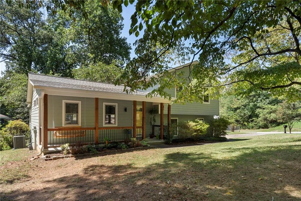 3 bedroom, 2 bathroom, 1,845 sq ft single family residence under contract at 156 Settendown Trail, Mableton, GA 30126 — photo 3