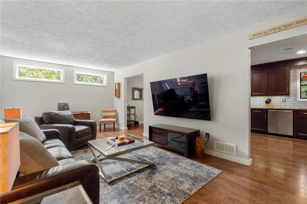 3 bedroom, 2 bathroom, 1,845 sq ft single family residence under contract at 156 Settendown Trail, Mableton, GA 30126 — photo 8