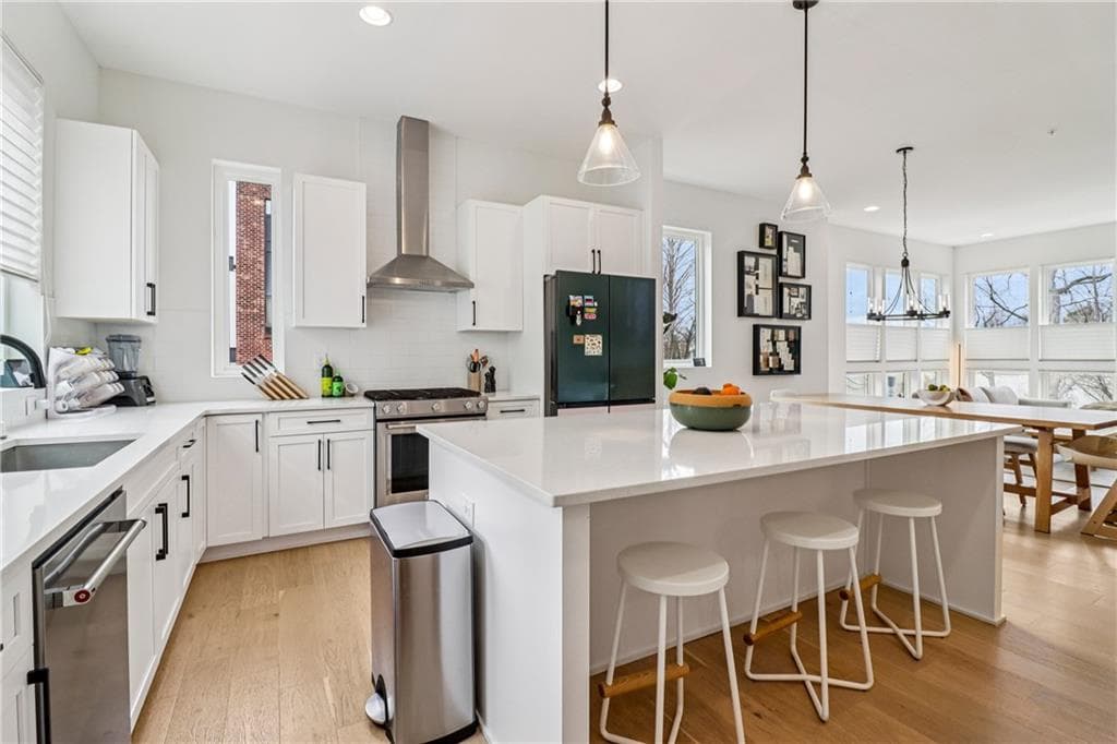 3 bedroom, 4 bathroom, 2,374 sq ft townhouse for sale at 1229 Chelsea Circle, Atlanta, GA 30318 — photo 2