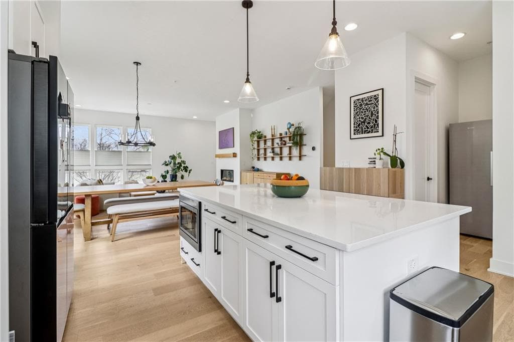 3 bedroom, 4 bathroom, 2,374 sq ft townhouse for sale at 1229 Chelsea Circle, Atlanta, GA 30318 — photo 3