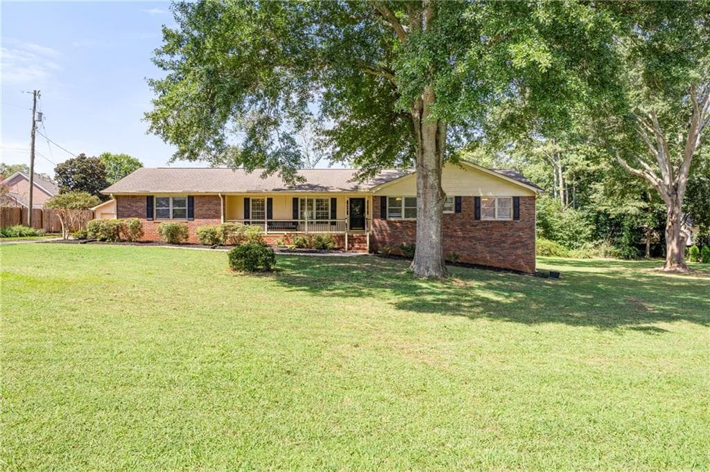 4 bedroom, 4 bathroom, 2,618 sq ft single family residence under contract at 1977 Johnson Ferry Road, Marietta, GA 30062