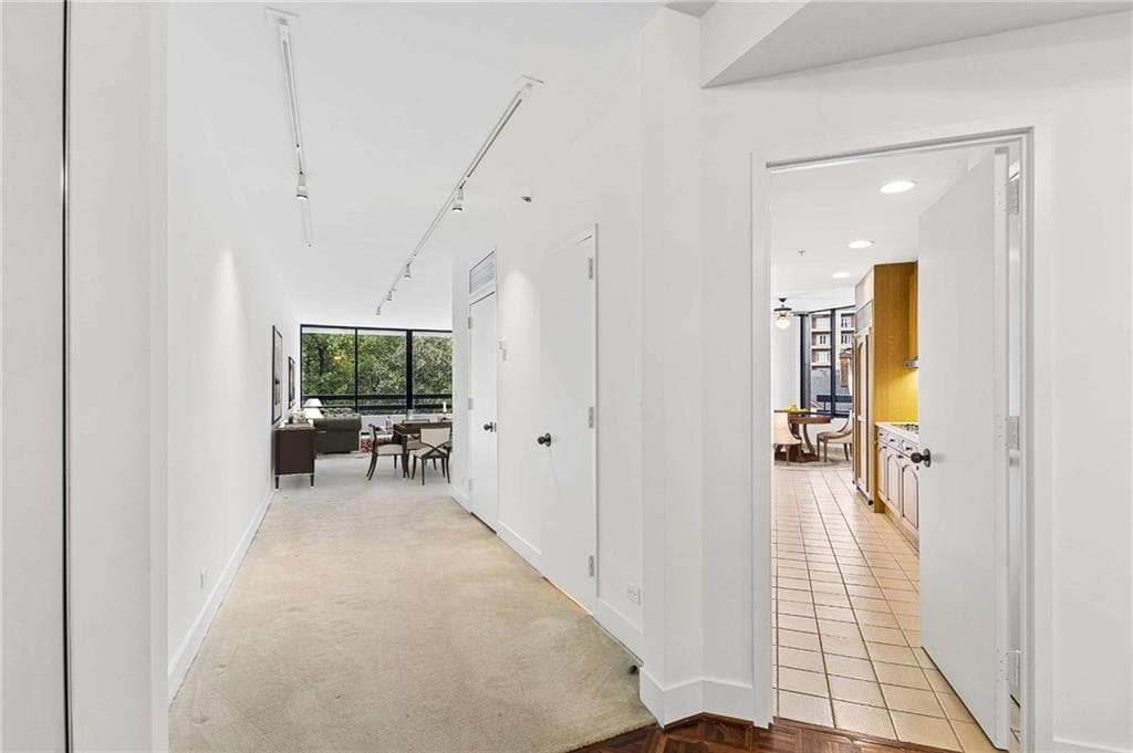 2 bedroom, 3 bathroom, 1,855 sq ft condominium for sale at 2660 Peachtree Road 6D, Atlanta, GA 30305 — photo 3