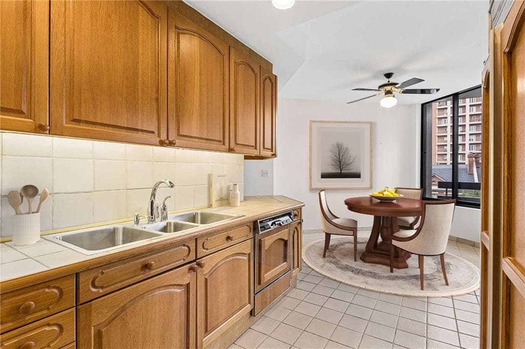 2 bedroom, 3 bathroom, 1,855 sq ft condominium for sale at 2660 Peachtree Road 6D, Atlanta, GA 30305 — photo 8