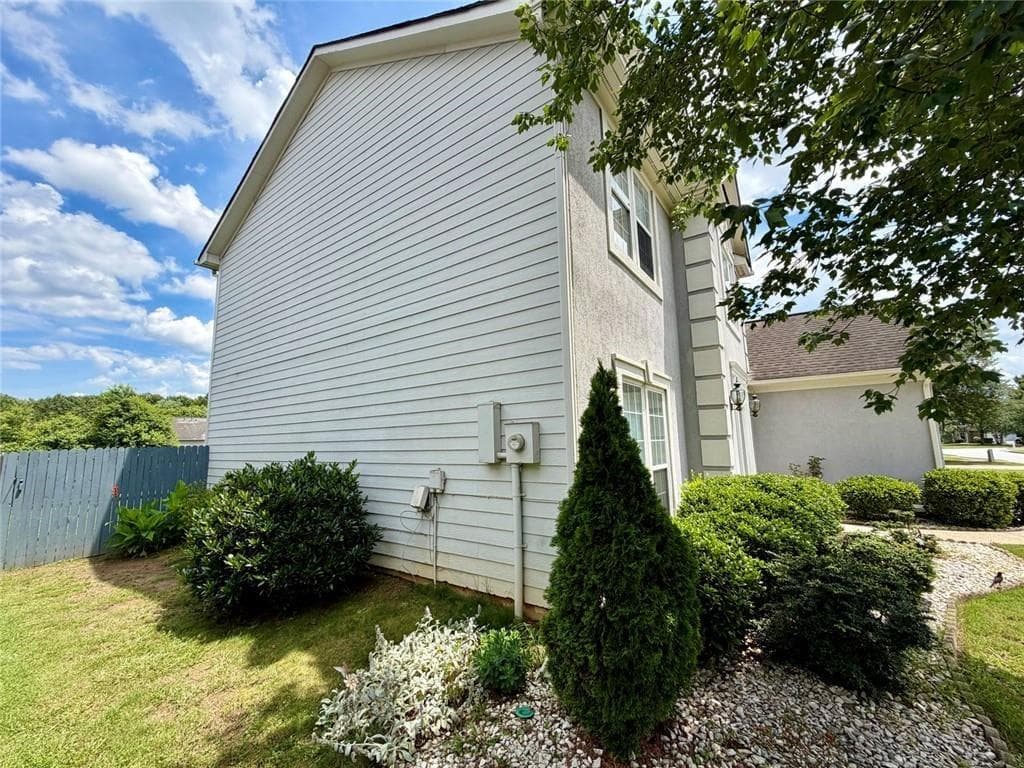 4 bedroom, 3 bathroom, 2,588 sq ft single family residence for sale at 1473 Chamirey Drive, Marietta, GA 30008 — photo 7
