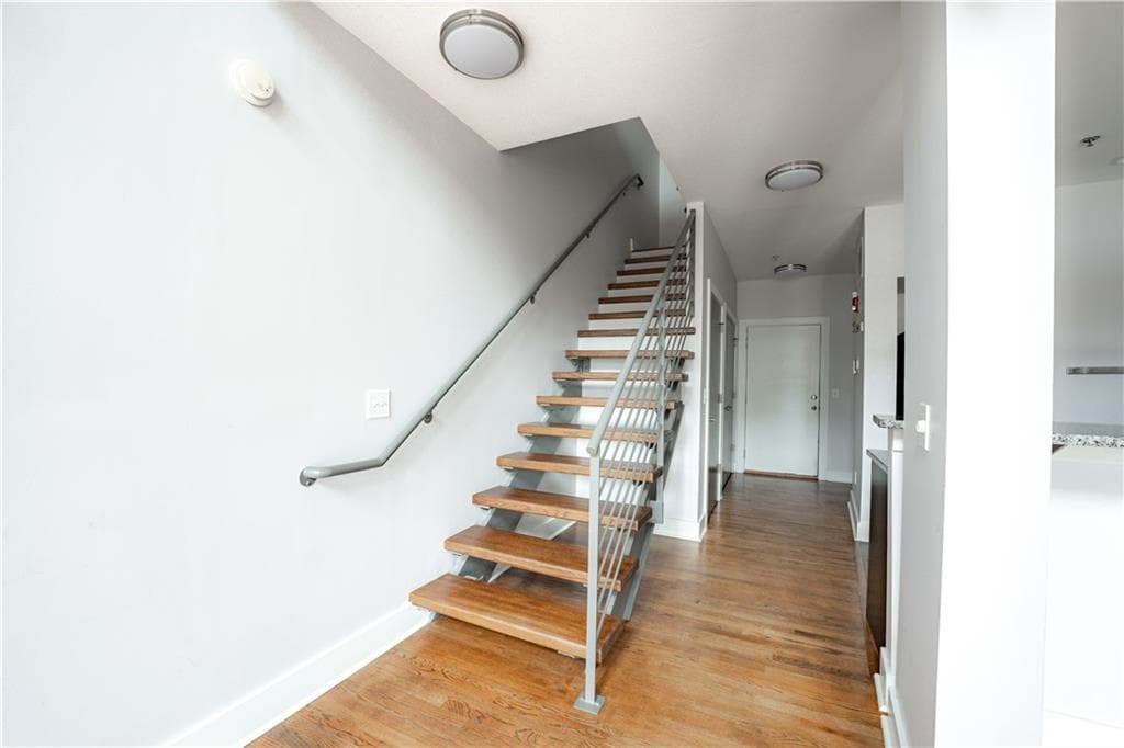 1 bedroom, 2 bathroom, 992 sq ft condominium for sale at 1221 Caroline Street 208, Atlanta, GA 30307 — photo 8