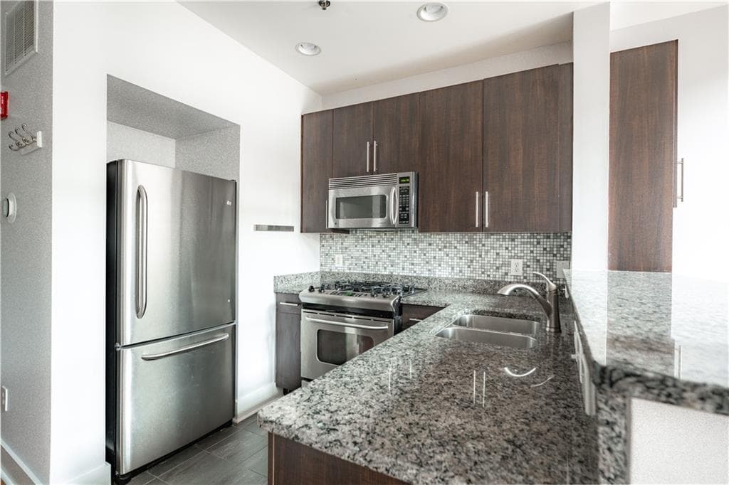 1 bedroom, 2 bathroom, 992 sq ft condominium for sale at 1221 Caroline Street 208, Atlanta, GA 30307 — photo 9