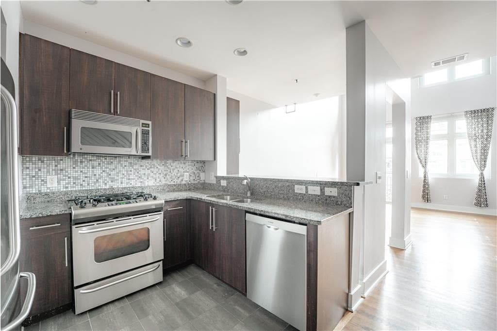 1 bedroom, 2 bathroom, 992 sq ft condominium for sale at 1221 Caroline Street 208, Atlanta, GA 30307 — photo 10