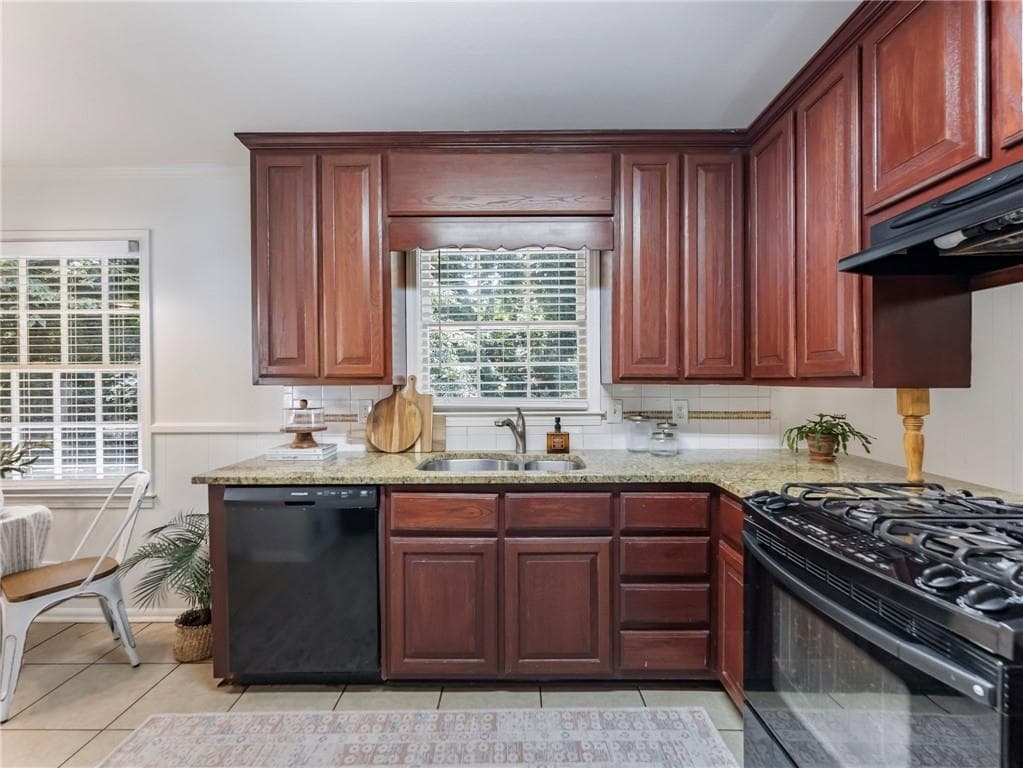 3 bedroom, 2 bathroom, 1,587 sq ft single family residence under contract at 2065 Oak Road, Snellville, GA 30078 — photo 9