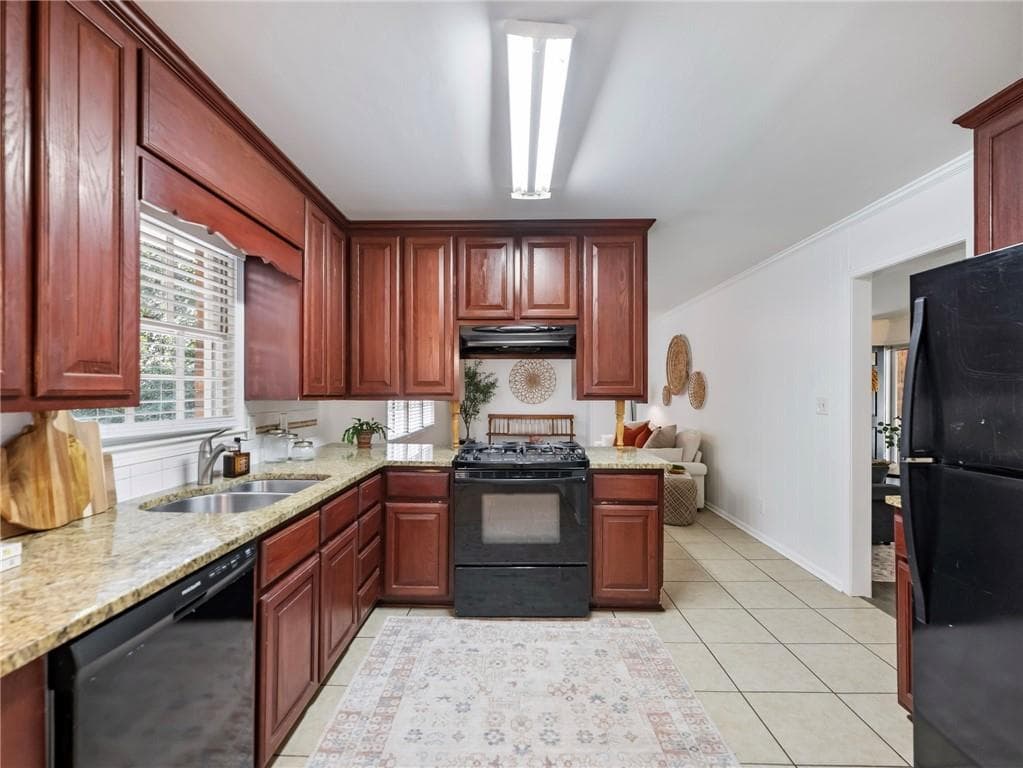 3 bedroom, 2 bathroom, 1,587 sq ft single family residence under contract at 2065 Oak Road, Snellville, GA 30078 — photo 10