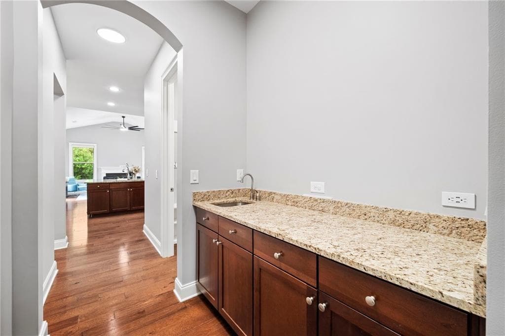 6 bedroom, 5 bathroom, 5,940 sq ft single family residence for sale at 3560 Allee Elm Drive, Johns Creek, GA 30022 — photo 8
