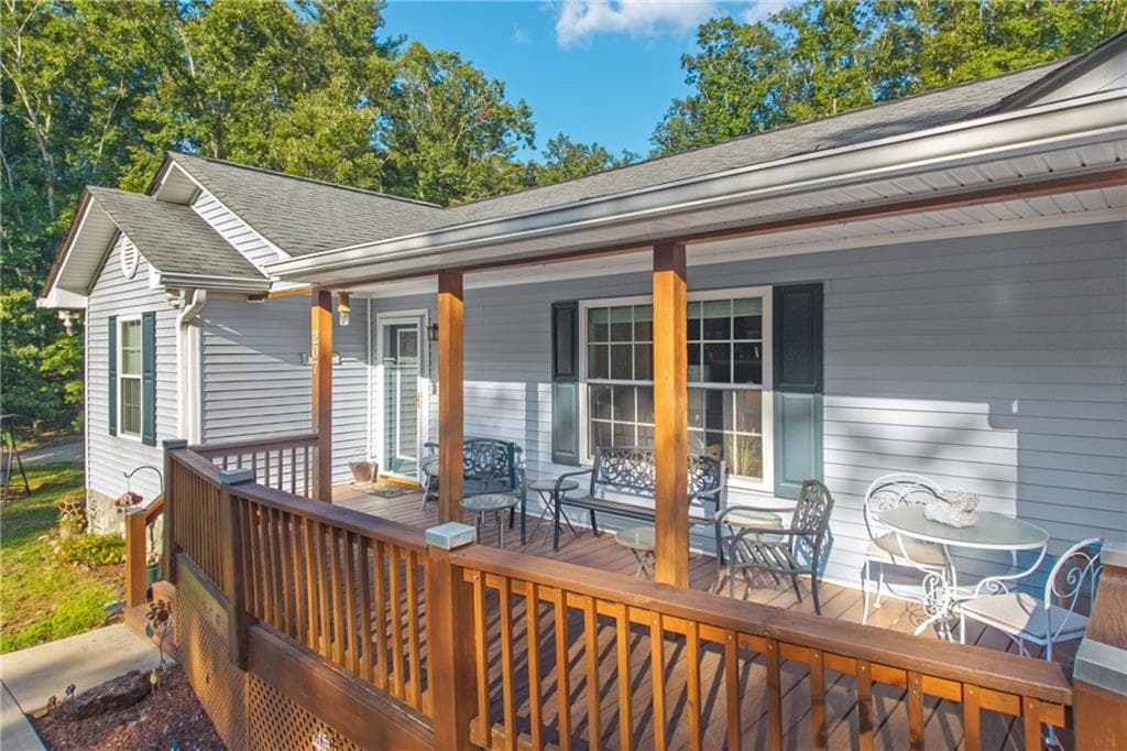 3 bedroom, 2 bathroom, 1,661 sq ft single family residence for sale at 207 Dogwood Drive, Epworth, GA 30541 — photo 3
