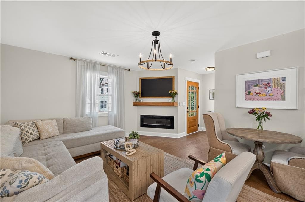 3 bedroom, 2 bathroom, 1,221 sq ft single family residence for sale at 414 Rigby Street, Marietta, GA 30060 — photo 4