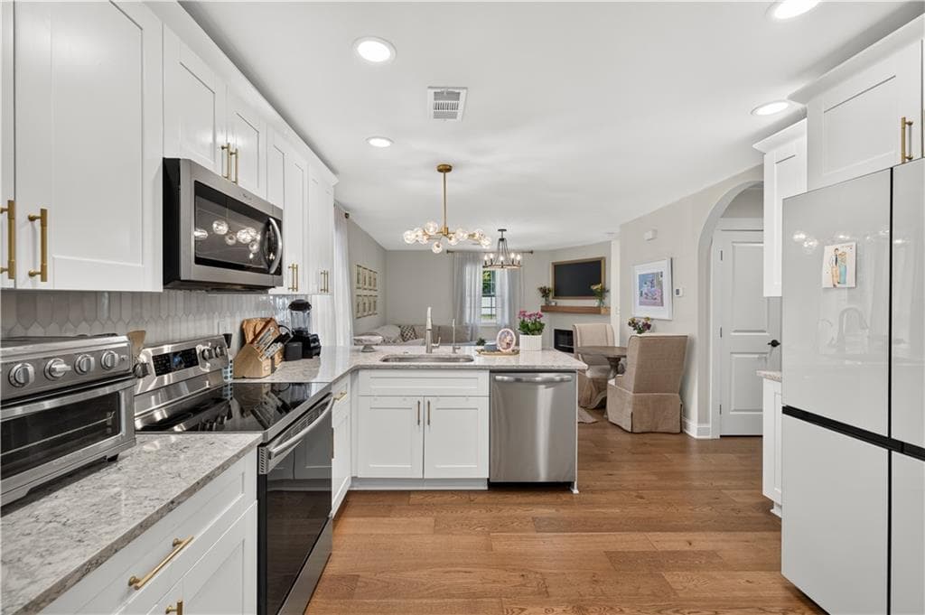 3 bedroom, 2 bathroom, 1,221 sq ft single family residence for sale at 414 Rigby Street, Marietta, GA 30060 — photo 9
