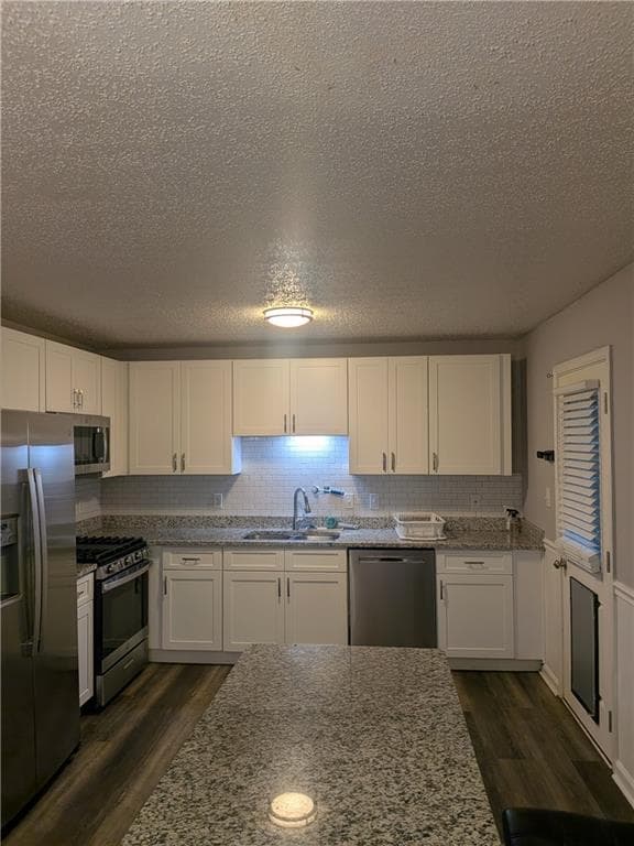 4 bedroom, 2 bathroom, 2,818 sq ft single family residence for rent at 205 Shefield Place, Douglasville, GA 30134 for $2,300 a month — photo 4