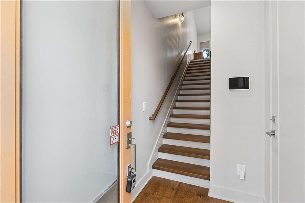 3 bedroom, 5 bathroom, 1,856 sq ft townhouse for rent at 102 City View Court, Atlanta, GA 30308 for $4,200 a month — photo 3