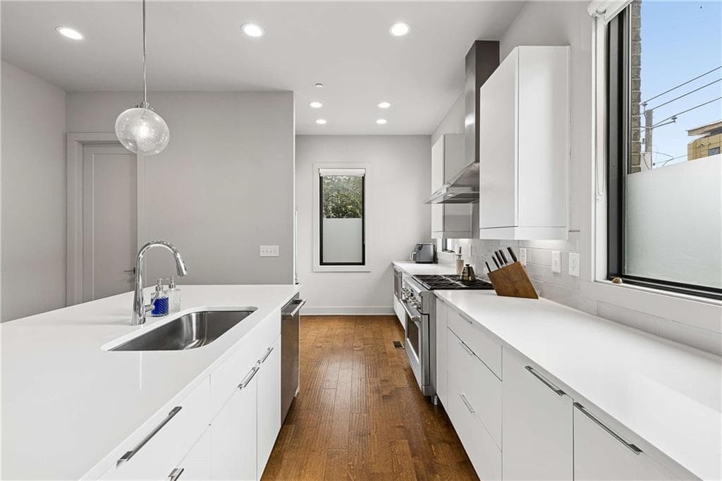 3 bedroom, 5 bathroom, 1,856 sq ft townhouse for rent at 102 City View Court, Atlanta, GA 30308 for $4,200 a month — photo 9