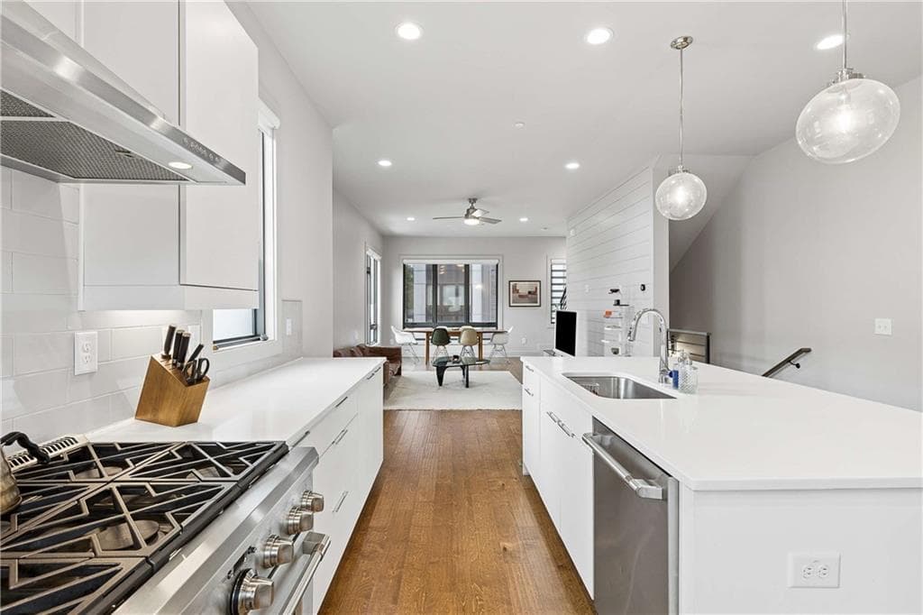 3 bedroom, 5 bathroom, 1,856 sq ft townhouse for rent at 102 City View Court, Atlanta, GA 30308 for $4,200 a month — photo 10