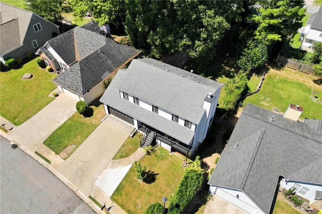 6 bedroom, 4 bathroom, 2,206 sq ft single family residence for sale at 2555 Waterford Park Drive, Lawrenceville, GA 30044 — photo 4