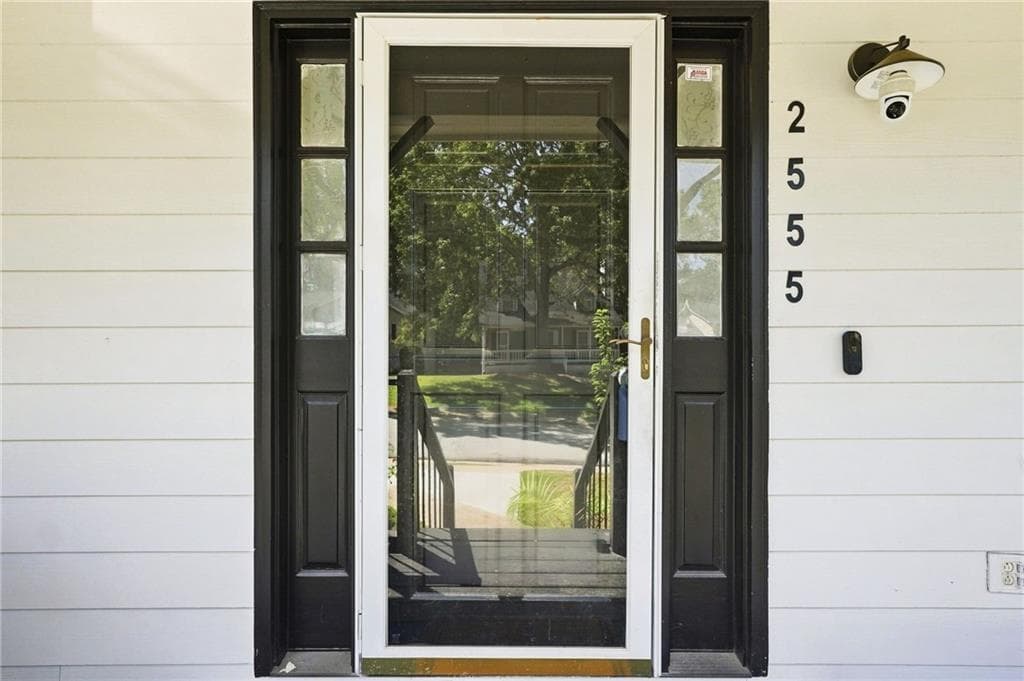 6 bedroom, 4 bathroom, 2,206 sq ft single family residence for sale at 2555 Waterford Park Drive, Lawrenceville, GA 30044 — photo 5