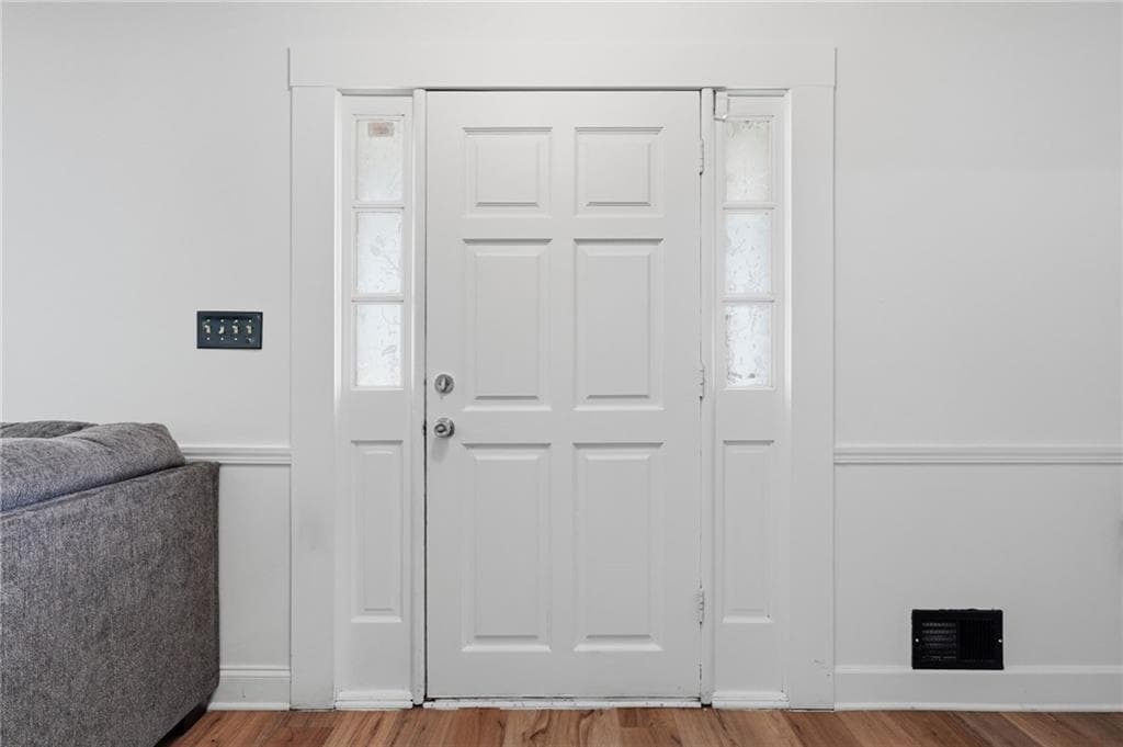 6 bedroom, 4 bathroom, 2,206 sq ft single family residence for sale at 2555 Waterford Park Drive, Lawrenceville, GA 30044 — photo 7