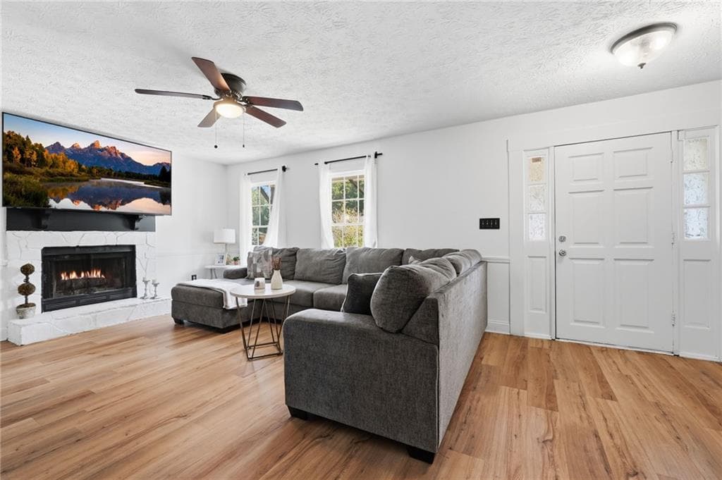 6 bedroom, 4 bathroom, 2,206 sq ft single family residence for sale at 2555 Waterford Park Drive, Lawrenceville, GA 30044 — photo 10