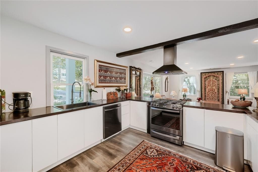 3 bedroom, 3 bathroom, 2,376 sq ft single family residence for sale at 3342 Romelie Drive, Atlanta, GA 30340 — photo 2