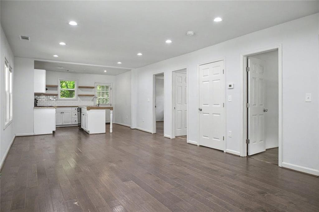 2 bedroom, 2 bathroom, 976 sq ft single family residence for sale at 313 Walker Drive, Monroe, GA 30655 — photo 2