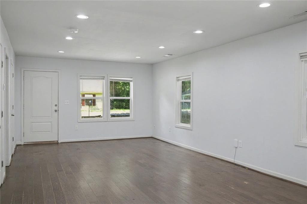 2 bedroom, 2 bathroom, 976 sq ft single family residence for sale at 313 Walker Drive, Monroe, GA 30655 — photo 3