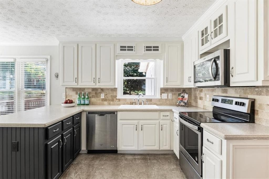 4 bedroom, 4 bathroom, 2,938 sq ft single family residence for sale at 147 Lakeside Drive, Kennesaw, GA 30144 — photo 4