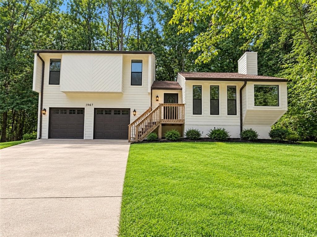 3 bedroom, 2 bathroom, 2,399 sq ft single family residence for sale at 1967 Kelvin Drive, Lawrenceville, GA 30043 — photo 1 of 38
