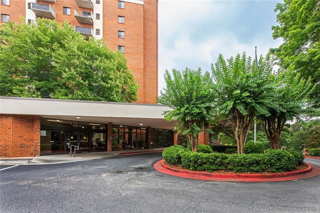 2 bedroom, 2 bathroom, 1,070 sq ft condominium for rent at 300 Johnson Ferry Road B510, Sandy Springs, GA 30328 for $2,300 a month — photo 2