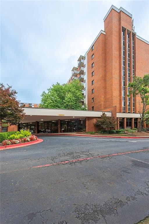 2 bedroom, 2 bathroom, 1,070 sq ft condominium for rent at 300 Johnson Ferry Road B510, Sandy Springs, GA 30328 for $2,300 a month — photo 3