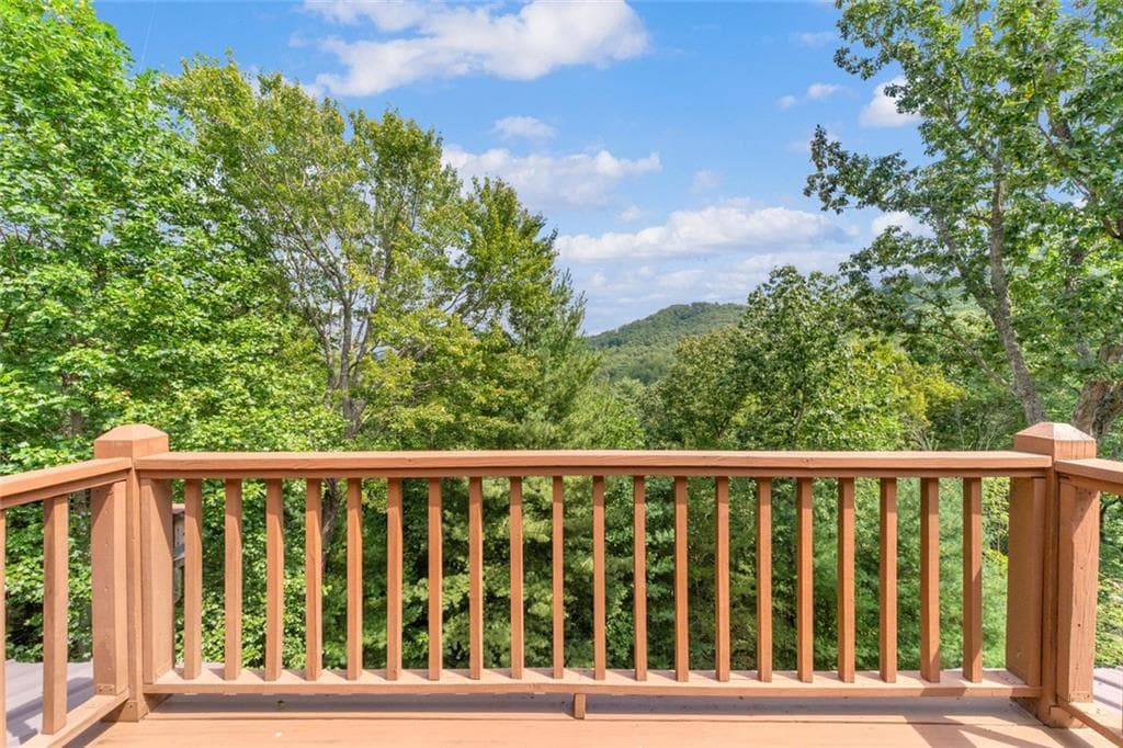 3 bedroom, 2 bathroom, 2,720 sq ft single family residence for sale at 122 Sky High Drive, Blairsville, GA 30512 — photo 5