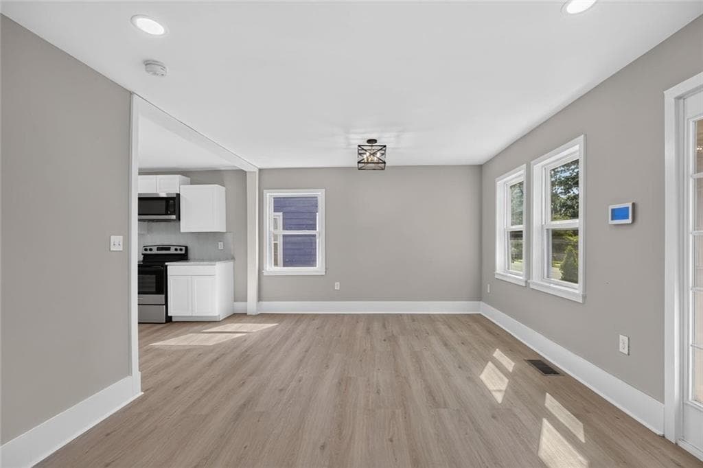 3 bedroom, 3 bathroom, 1,757 sq ft single family residence for sale at 1519 Venetian Drive, Atlanta, GA 30311 — photo 5