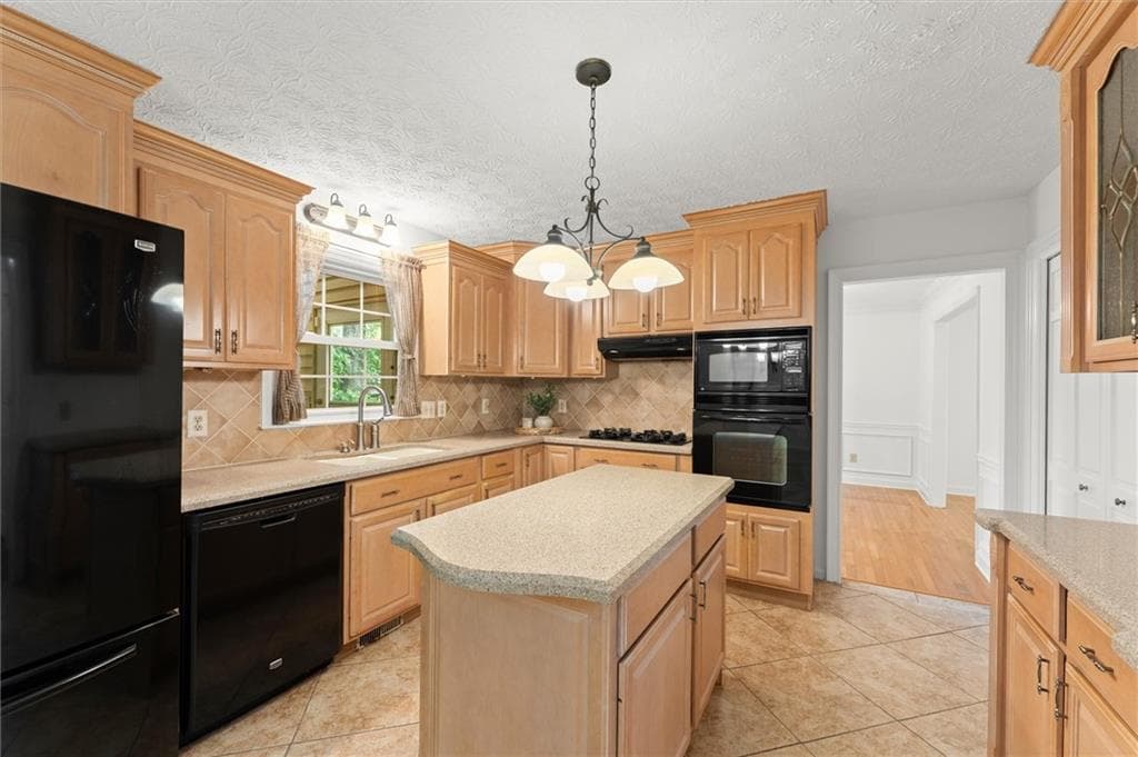 5 bedroom, 3 bathroom, 3,712 sq ft single family residence for sale at 2711 Arbor Summit, Marietta, GA 30066 — photo 9