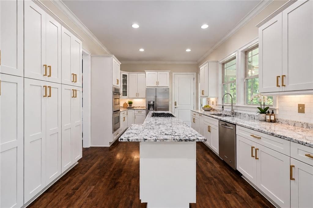 5 bedroom, 6 bathroom, 4,924 sq ft single family residence for sale at 1929 Wildwood Place, Atlanta, GA 30324 — photo 5