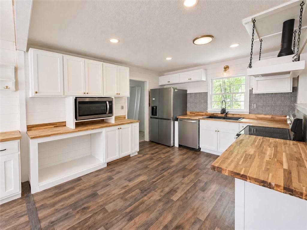 3 bedroom, 2 bathroom, 1,503 sq ft single family residence for sale at 310 Cavalier Road, Athens, GA 30606 — photo 3