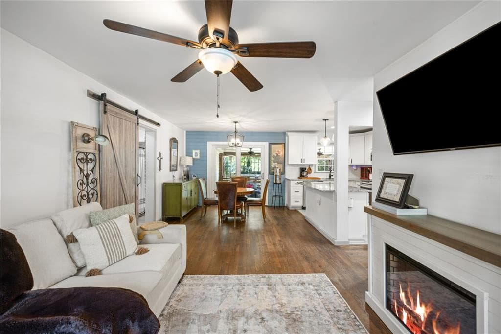 4 bedroom, 3 bathroom, 1,697 sq ft single family residence for sale at 3202 Highland Drive, Smyrna, GA 30080 — photo 3