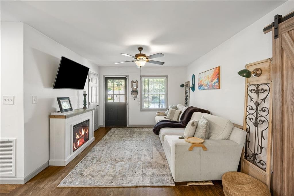 4 bedroom, 3 bathroom, 1,697 sq ft single family residence for sale at 3202 Highland Drive, Smyrna, GA 30080 — photo 4
