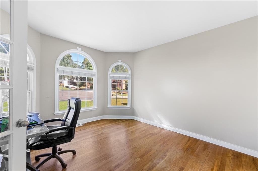 5 bedroom, 5 bathroom, 5,638 sq ft single family residence for sale at 2563 Bogan Bridge Circle, Buford, GA 30519 — photo 7