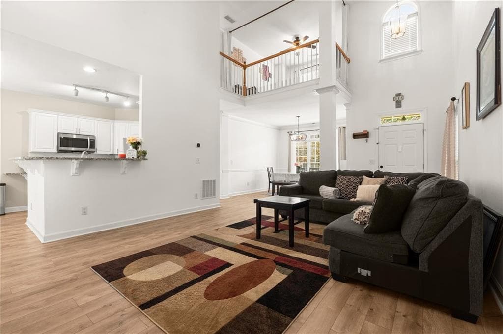 4 bedroom, 3 bathroom, 2,371 sq ft single family residence under contract at 3162 Vickery Drive, Marietta, GA 30066 — photo 8