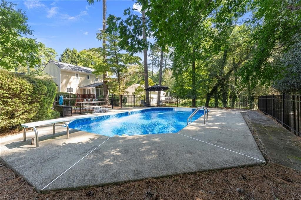 3 bedroom, 3 bathroom, 1,841 sq ft single family residence under contract at 410 Wall Street, Marietta, GA 30068 — photo 3